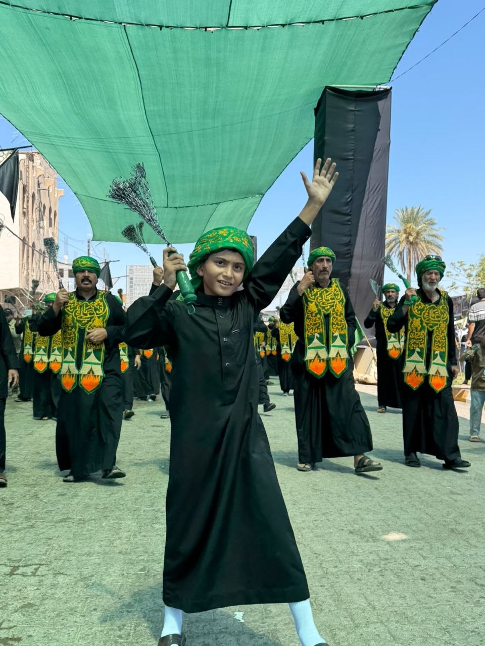 من جوار المرقدين الشريفين.. هيئة شباب زين العابدين (ع) في الديوانية تحيي ذكرى استشهاد الإمام العسكري (ع) بمواكب سيارة في سامراء
