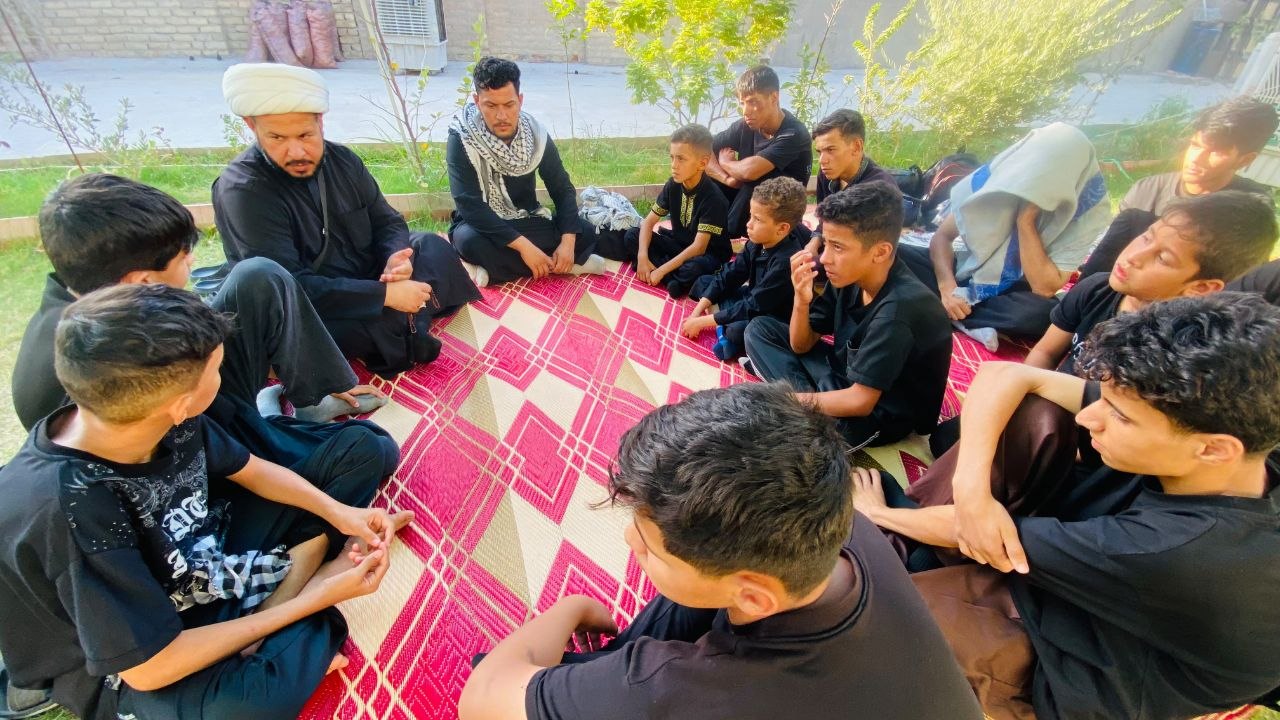 براعم "أشبال المهدي" في السماوة يجسدون روح الخدمة والولاء في طريق المشاية نحو كربلاء