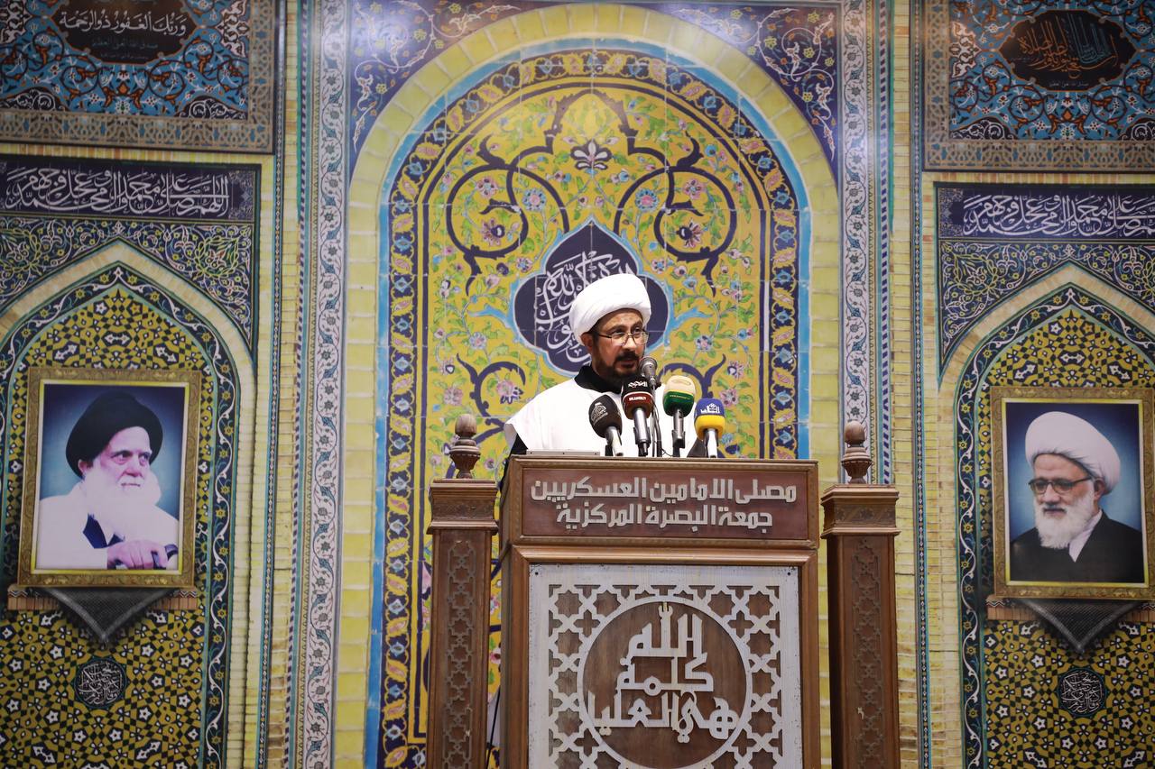 مئات المؤمنين يحيون صلاة الجمعة المركزية في البصرة ويستذكرون شهادة الرسول الأكرم (ص)