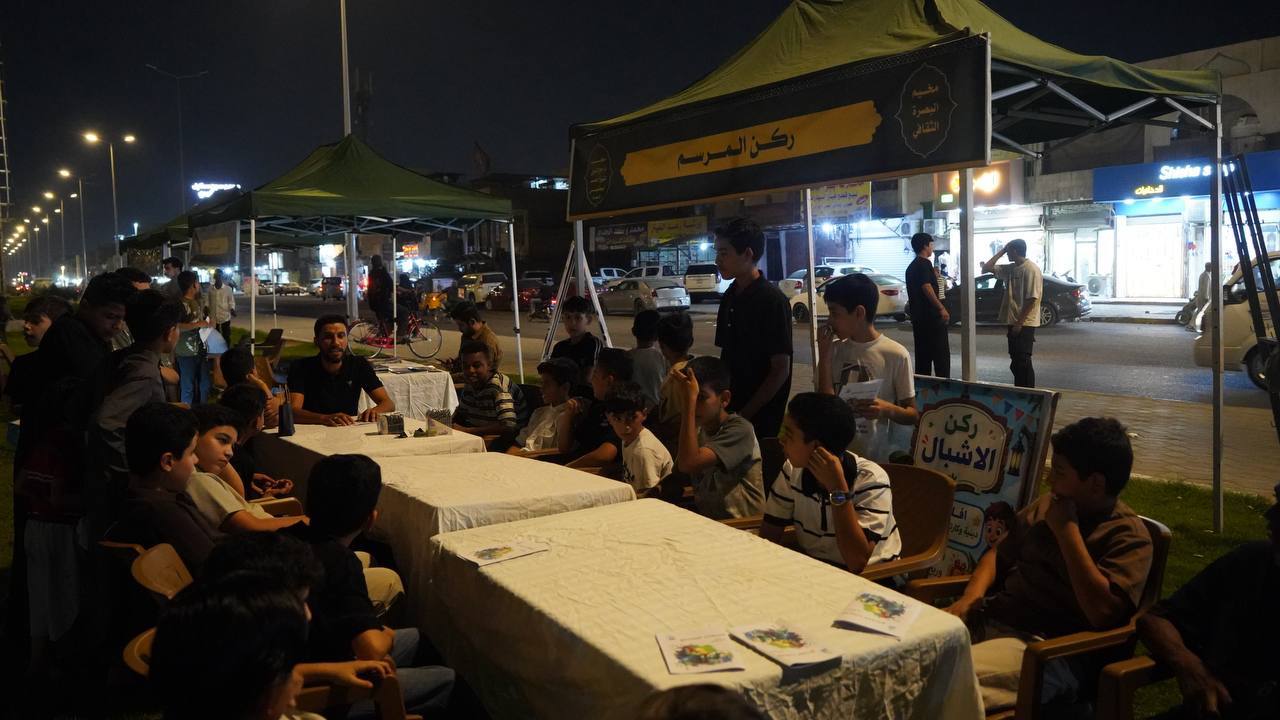بأساليب عصرية في الفضاءات العامة.. مخيم البصرة الثقافي يرسخ قيم الاستقامة وسط إقبال جماهيري واسع